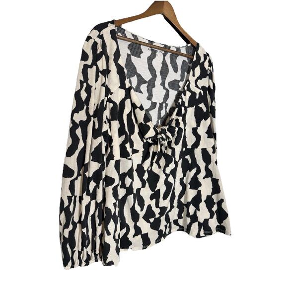 Ava & Viv 2x Black White Top‎ Shirt Blouse Babydoll Empire Waist Geometric - Picture 1 of 9